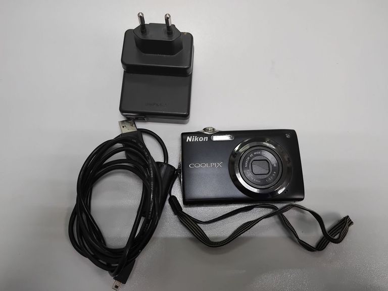 Купити Nikon Coolpix S3000 Б/У