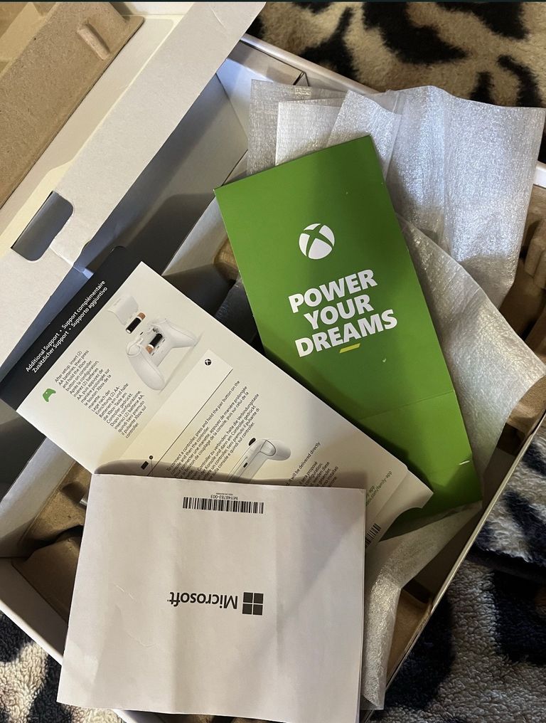 Microsoft Xbox Series S 512GB + Wireless Controller with Bluetooth Код:null. Изображение 4