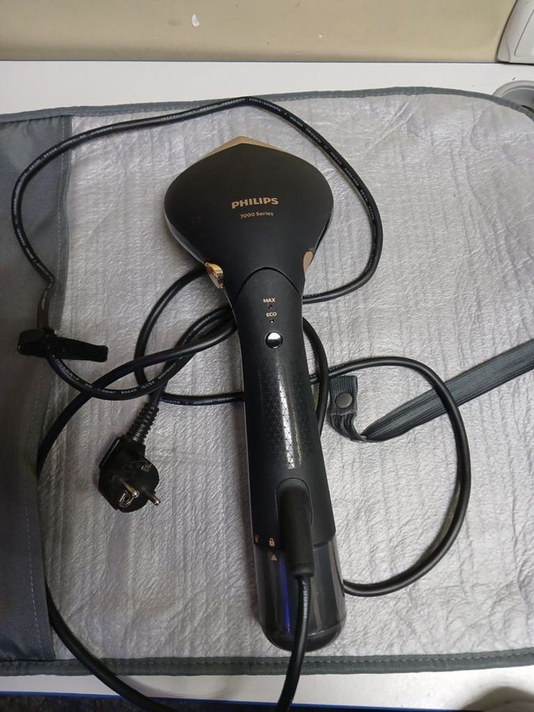 Дешиво Philips 7000 Series STH7060/80 с ломбарда