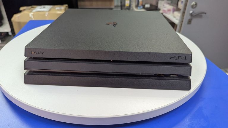 Дешево Sony playstation 4 pro з ломбарду