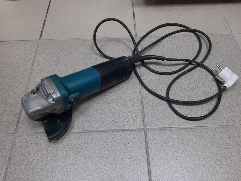 Купить Makita 9558HN Б/У