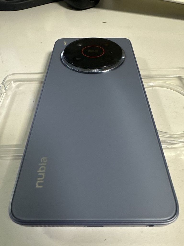 Дешево Zte Nubia V70 Max 6/128GB Gray з ломбарду