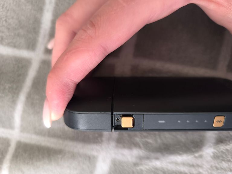 Дешиво iQOS 2.4 Plus, черный (DK000157.00) с ломбарда