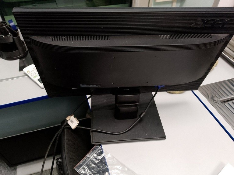 Купити Acer V226HQL (UM.WV6EE.B01, UM.WV6EE.B04) Б/У