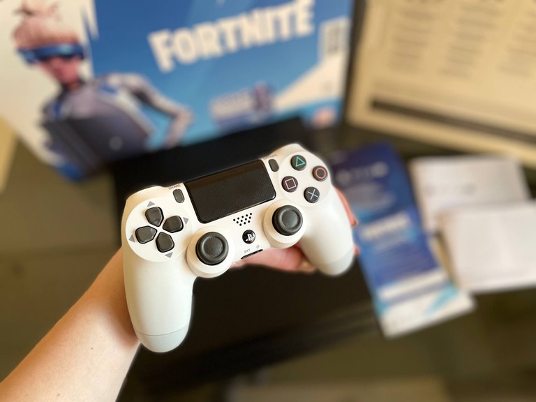 Дешево Sony Playstation 4 Pro 1TB + DualShock 4 з ломбарду