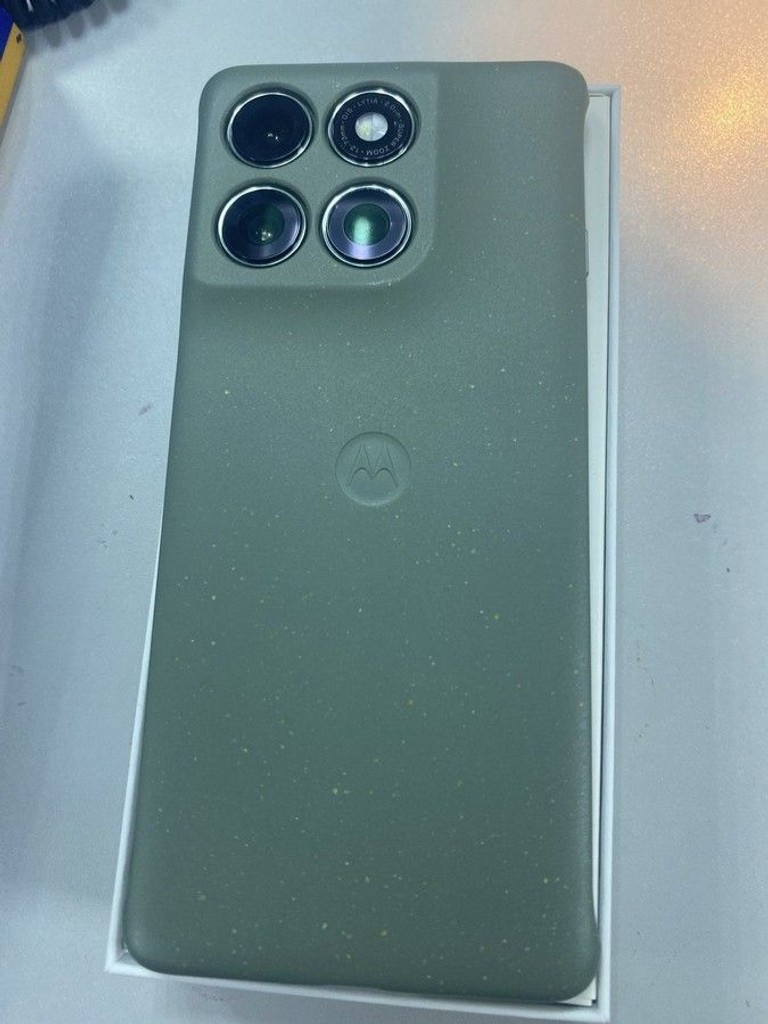 Розпродаж Motorola Moto Edge 60 Pro 8/256GB Sparkling Grape (PB7X0088RS), продавець Техноскарб