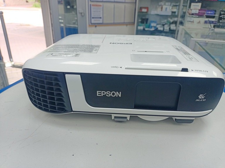 Дешиво Epson eb-fh52 с ломбарда