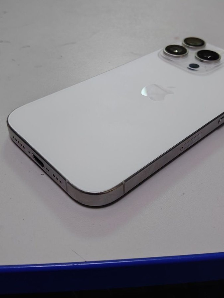 Купить Apple iphone 16 pro 256gb Б/У