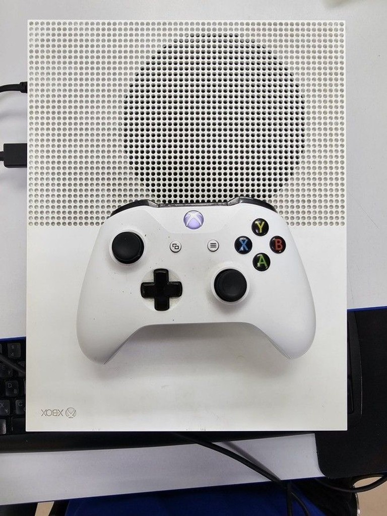 Купити Microsoft Xbox One S 1TB Б/У