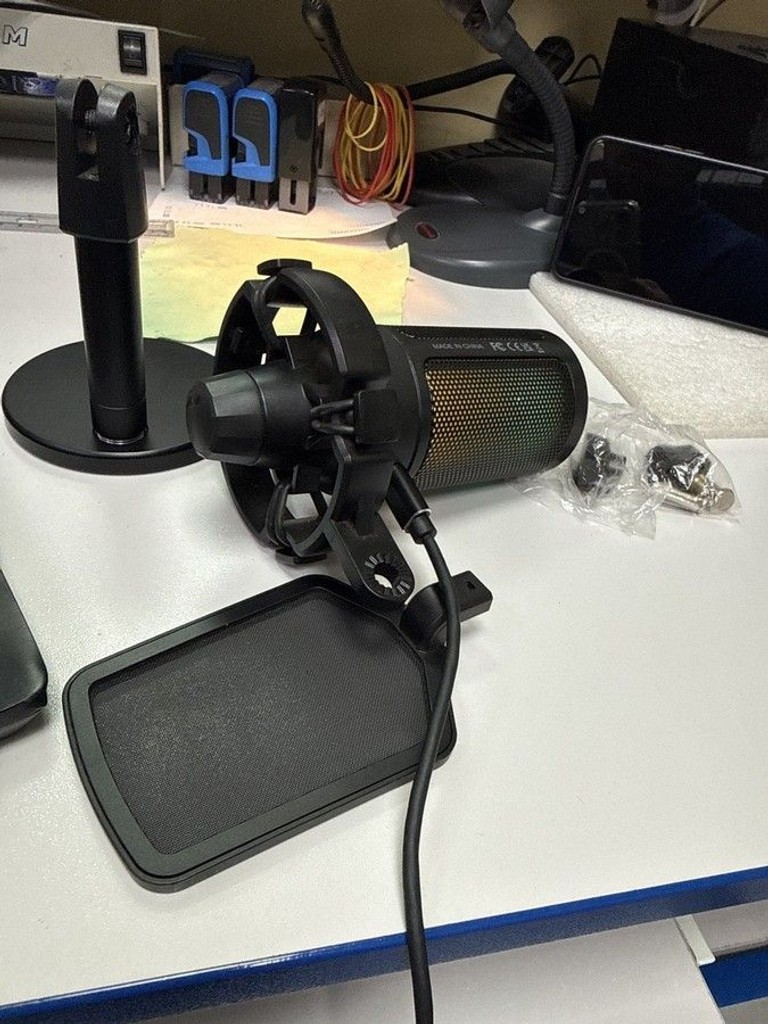 Купити Fifine a6w rgb ampiligame Б/У