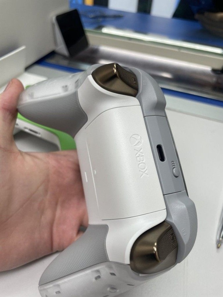 Дешево Microsoft xbox series x s wireless controller з ломбарду