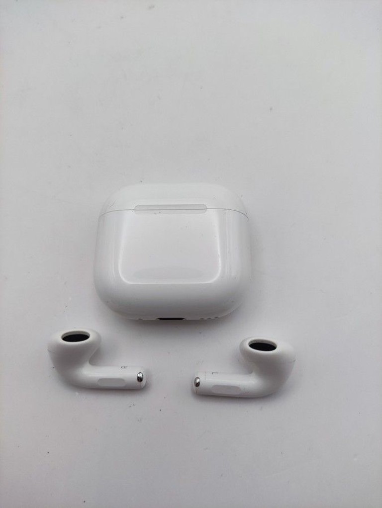 Дешево Apple airpods 4 with active noise cancellation з ломбарду