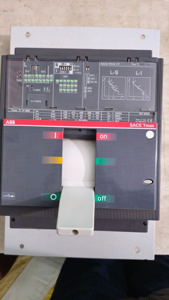 Дешево ABB T7S 1600 PR231/P LS/I In=1600A 3p F F M (1SDA063010R1) з ломбарду