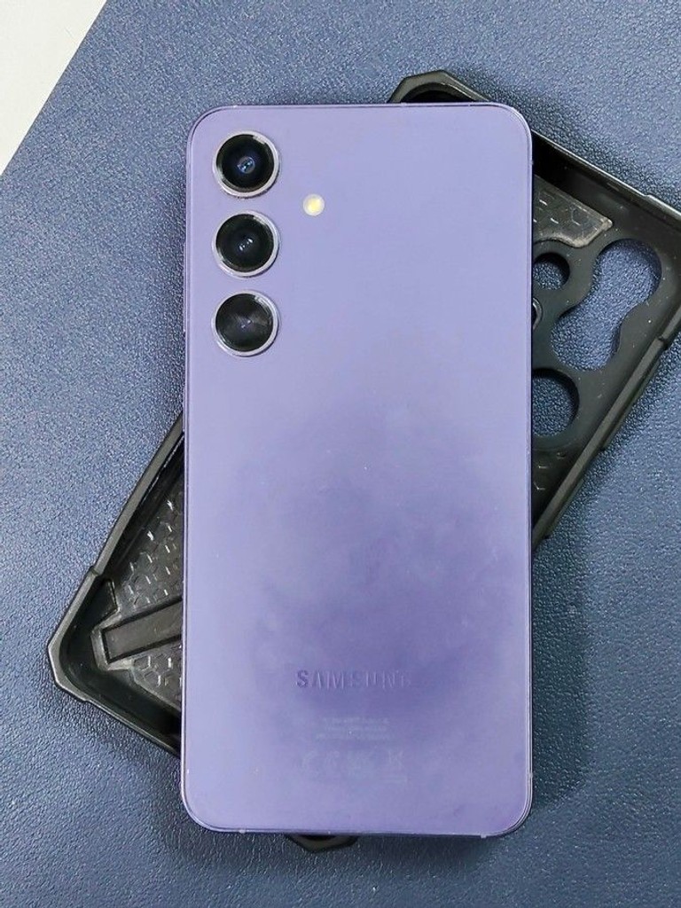 Купить Samsung galaxy s24 8/128gb Б/У