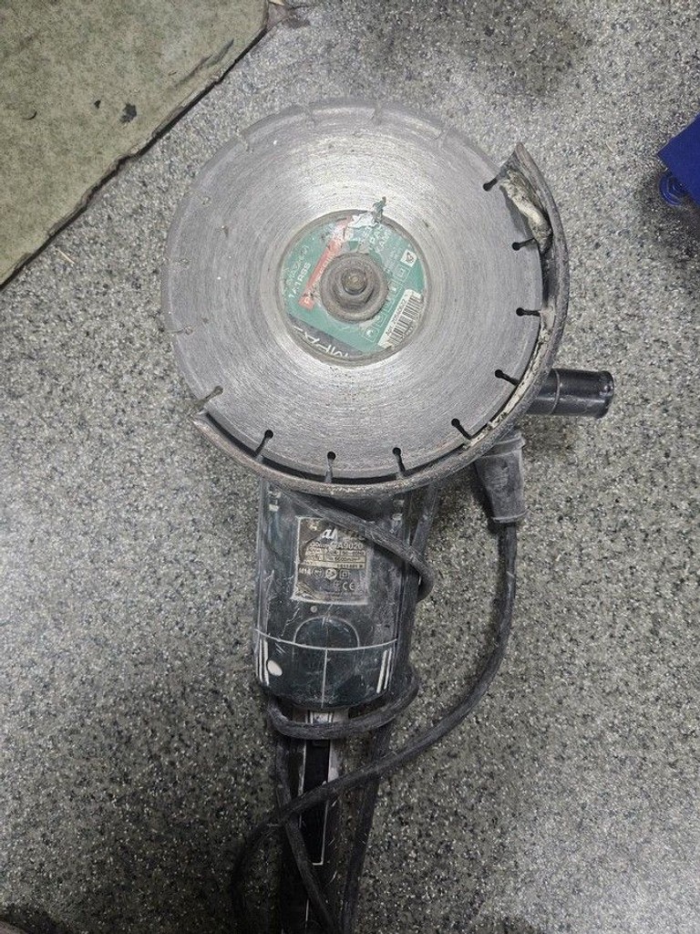 Купить Makita GA9020 Б/У