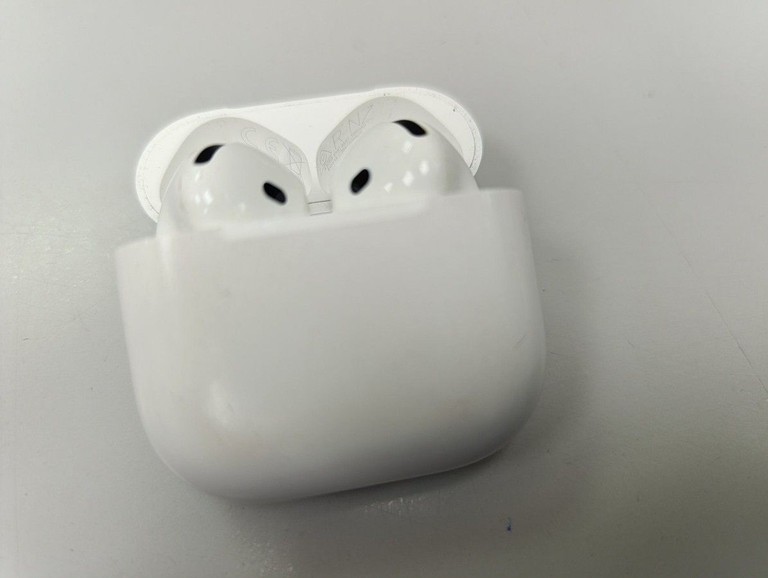 Оголошення Apple airpods 4 with active noise cancellation Б/У