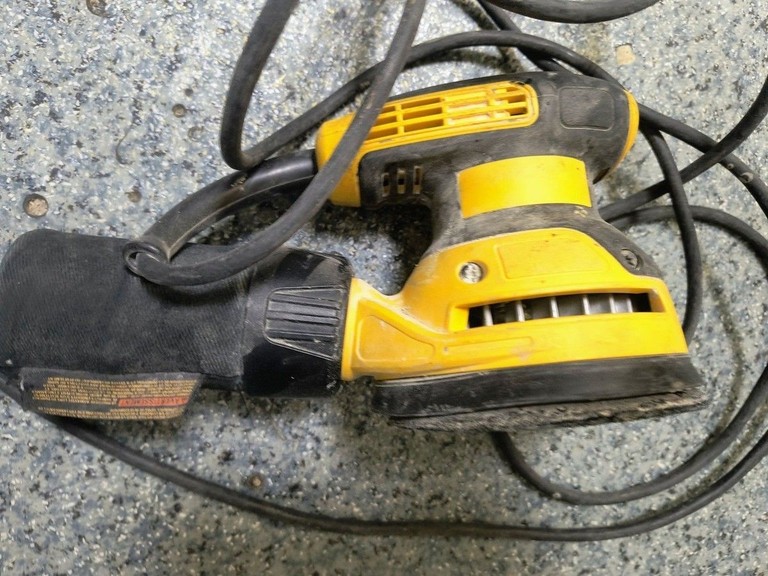 Оголошення Dewalt DWE6423 Б/У