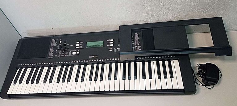 Yamaha PSR-E373