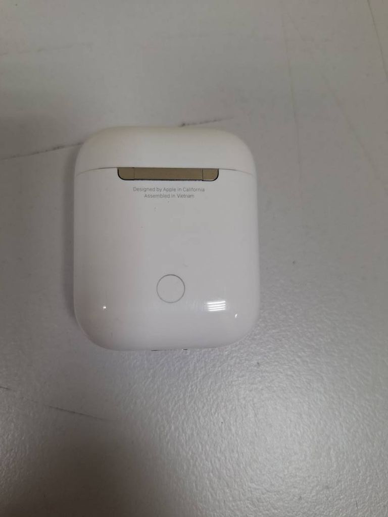 Apple airpods 2nd generation with charging case