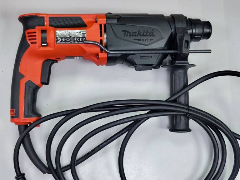 Makita M8701