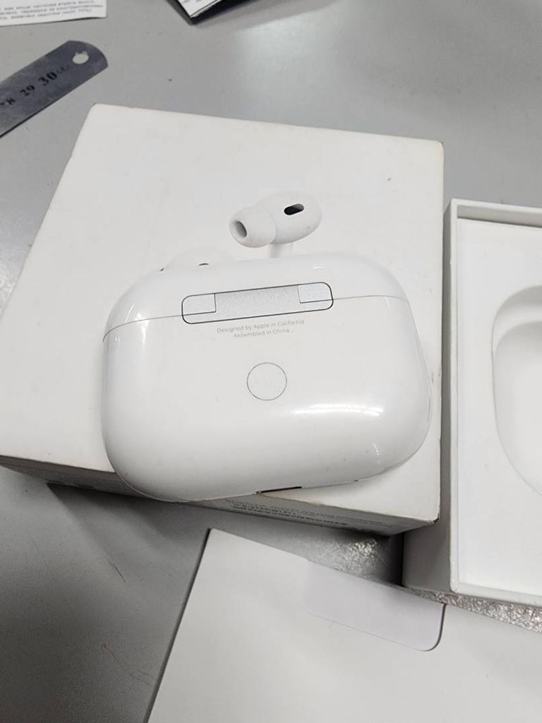 Apple airpods pro 2nd generation with magsafe charging case usb-c