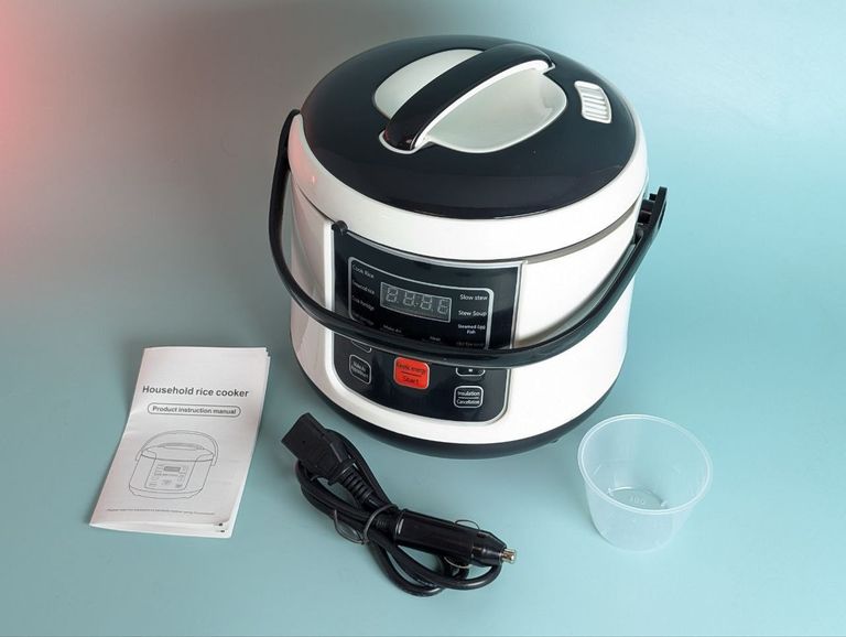 Дешево Автомобільна рисоварка FUZHUI об'ємом 2 л, 12 В 130 Вт. Портативна антипригарна міні-рисоварка з кошиком для приготування на пар з ломбарду