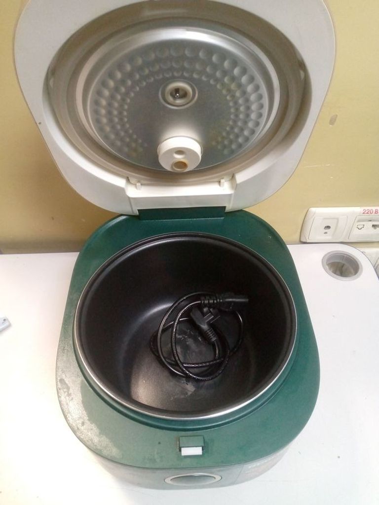 Дешево Redmond RMC-M408G з ломбарду