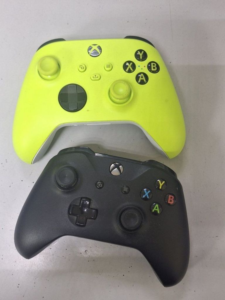 Купить Microsoft Xbox One X 1TB Б/У