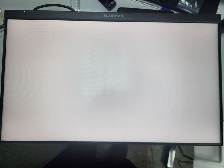 Дешиво Gigabyte G24F с ломбарда