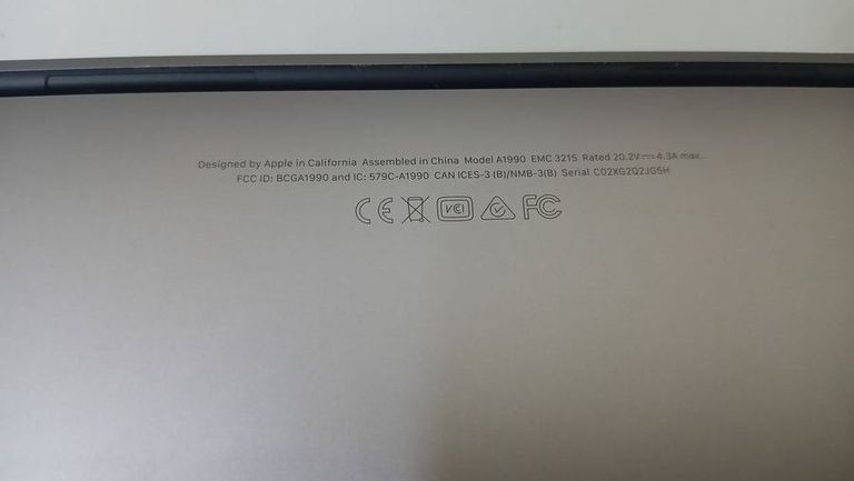 Распродажа Apple macbook pro/a1990/ core i7 2,2ghz/ ram16gb/ ssd256gb/ amd pro 555x 4gb/ retina, touch bar, продавец Техноскарб