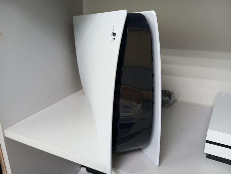 Дешиво Sony PlayStation 5 825GB с ломбарда