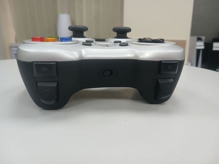 Дешево Logitech wireless gamepad f710 з ломбарду