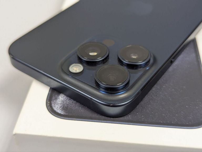 Apple iPhone 15 Pro Max 256GB Blue Titanium (MU7A3) Код:01-200786392. Зображення 7