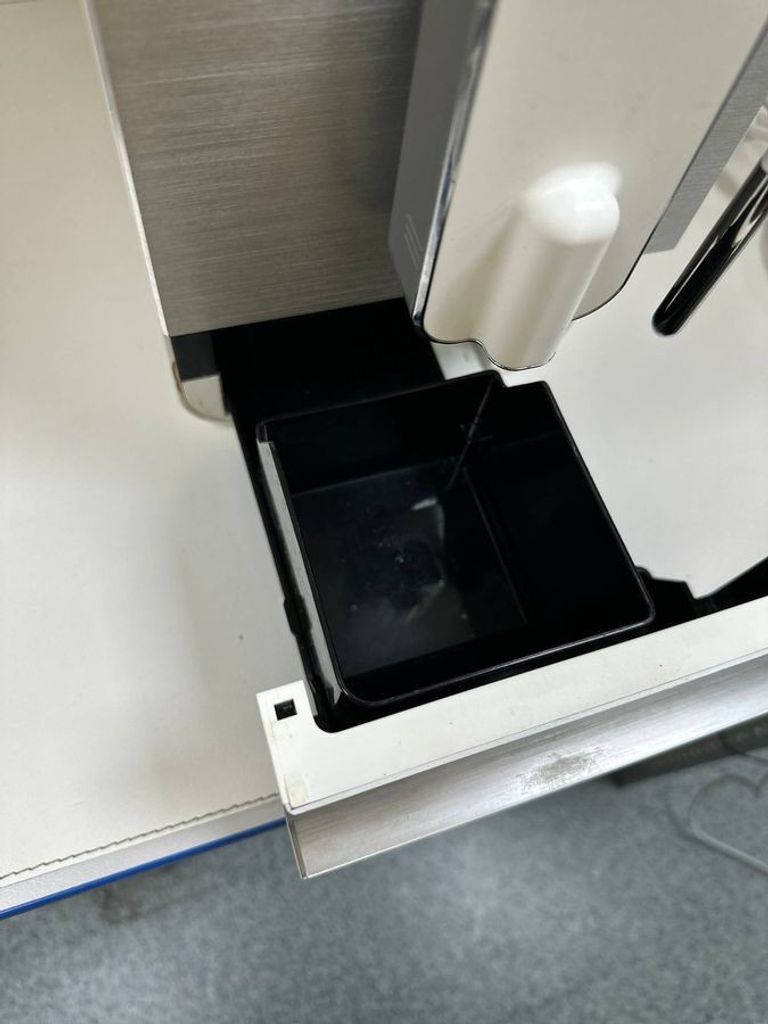 Дешево Smeg BCC02WHMEU з ломбарду