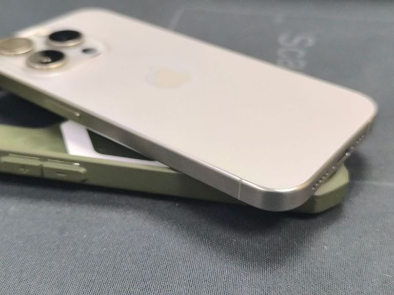 Apple iPhone 15 Pro 512GB White Titanium Код:01-200790944. Изображение 14