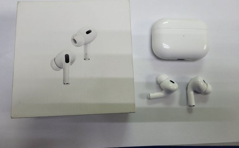Купить Apple airpods pro 2nd generation with magsafe charging case usb-c Б/У