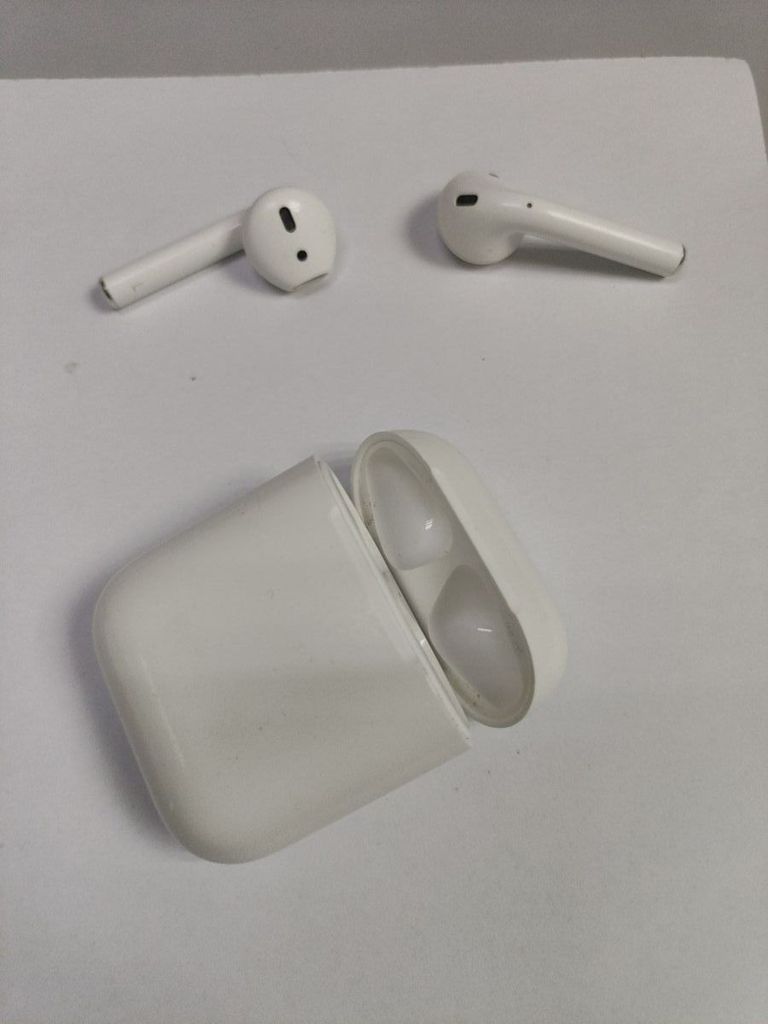 Купить Apple airpods 2nd generation with charging case Б/У