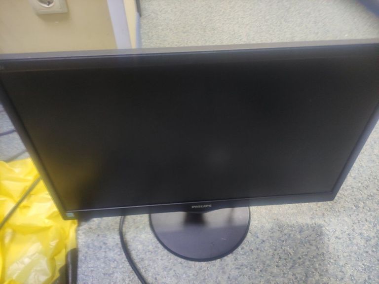Оголошення Philips 223v5l Б/У