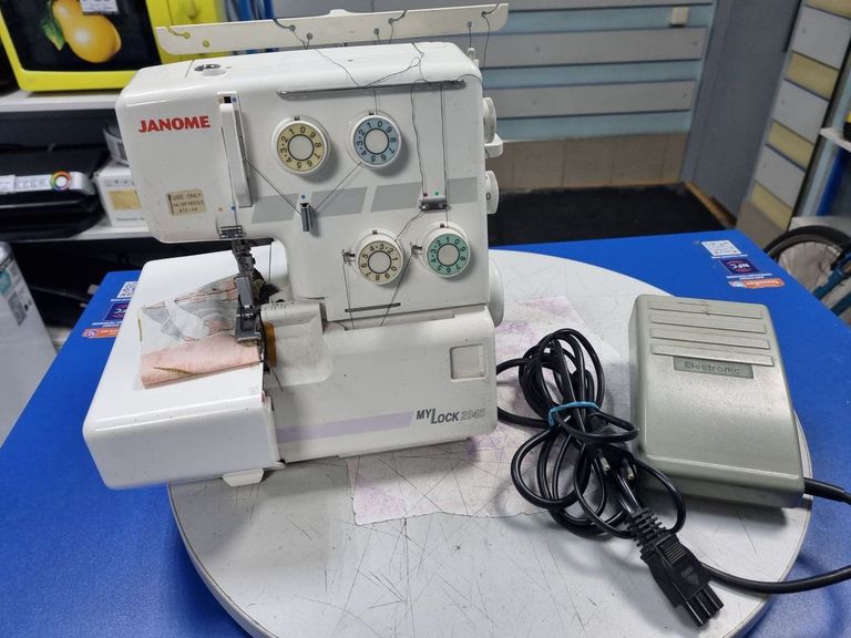 Купити Janome My Lock 204D Б/У