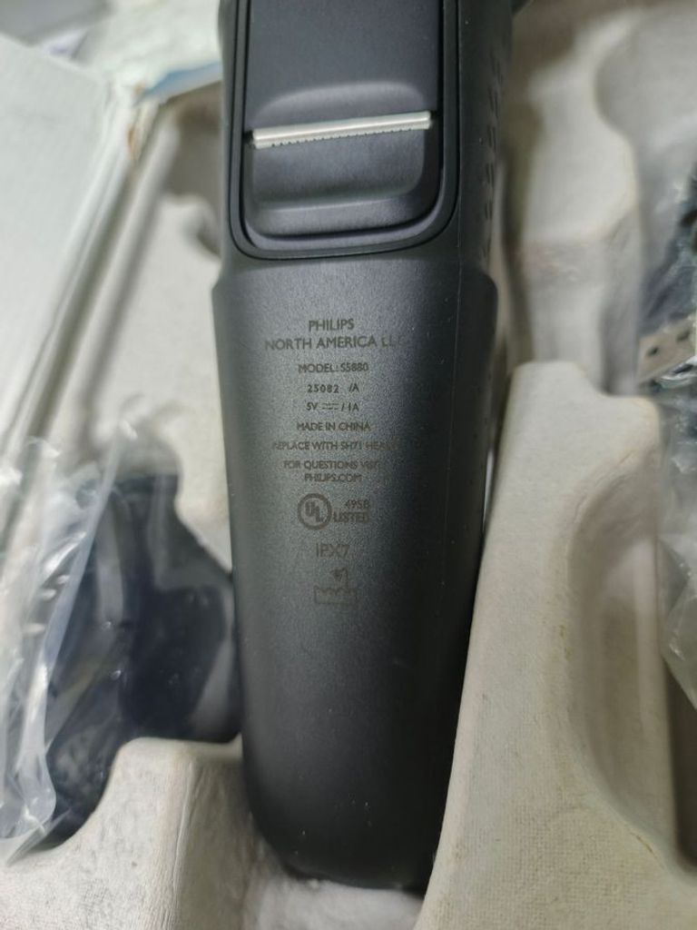 Дешево Philips Norelco Shaver 5400 S5880/81 з ломбарду