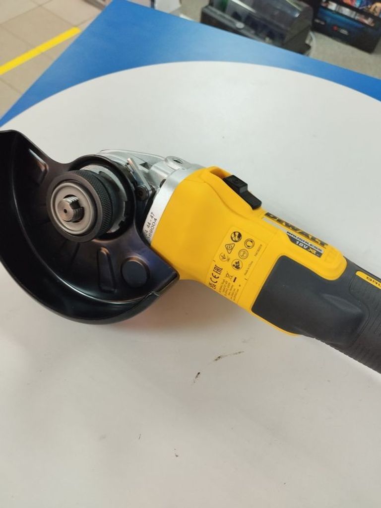 Дешиво Dewalt DCG405FN с ломбарда