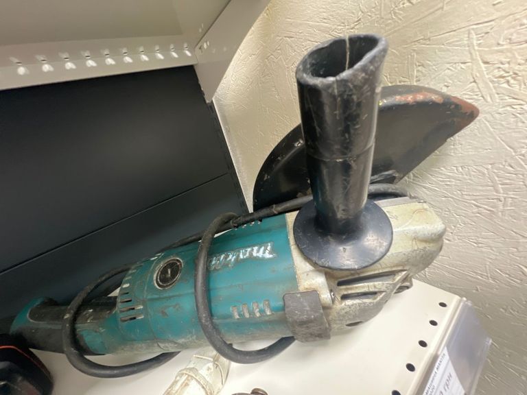 Дешиво Makita GA9020 с ломбарда