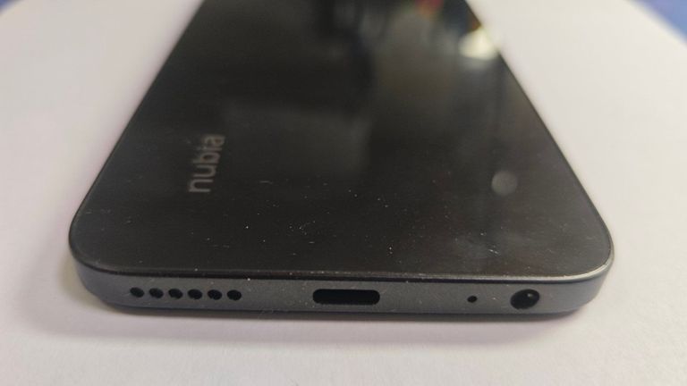 Zte Nubia V70 Design 8/256GB Gray Код:01-200902327. Зображення 5