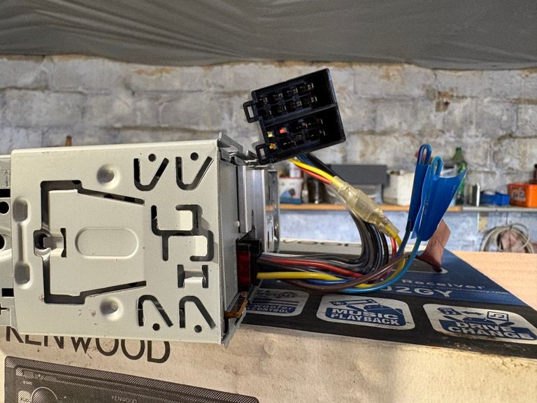 Дешево Kenwood KMM-102GY з ломбарду