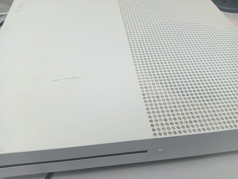 Купить Microsoft Xbox One S 500GB Б/У