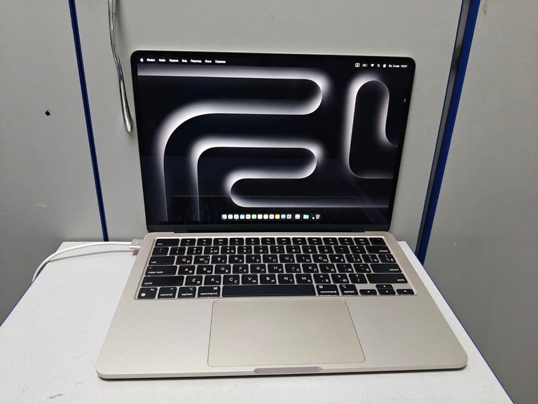 Купити Apple macbook air 13.6/ m2 / ram 16gb/ ssd 256gb/ gpu 8 core Б/У