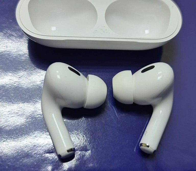 Дешево Apple airpods pro 2nd generation with magsafe charging case usb-c з ломбарду