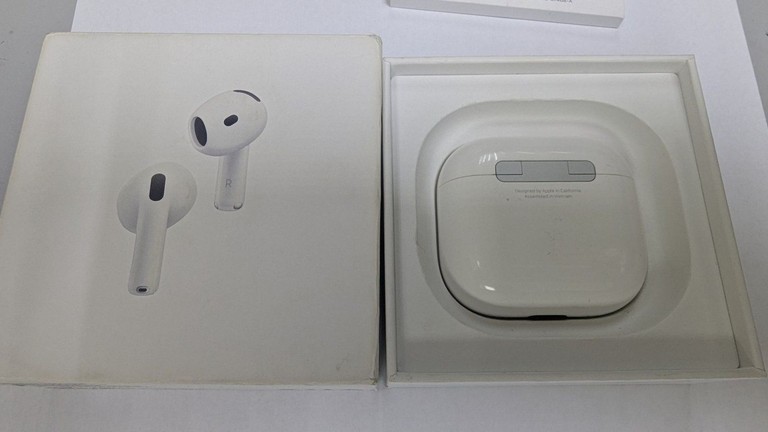 Купити Apple airpods 4 with active noise cancellation Б/У