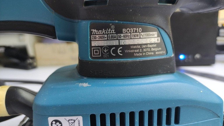 Дешево Makita BO3710 з ломбарду