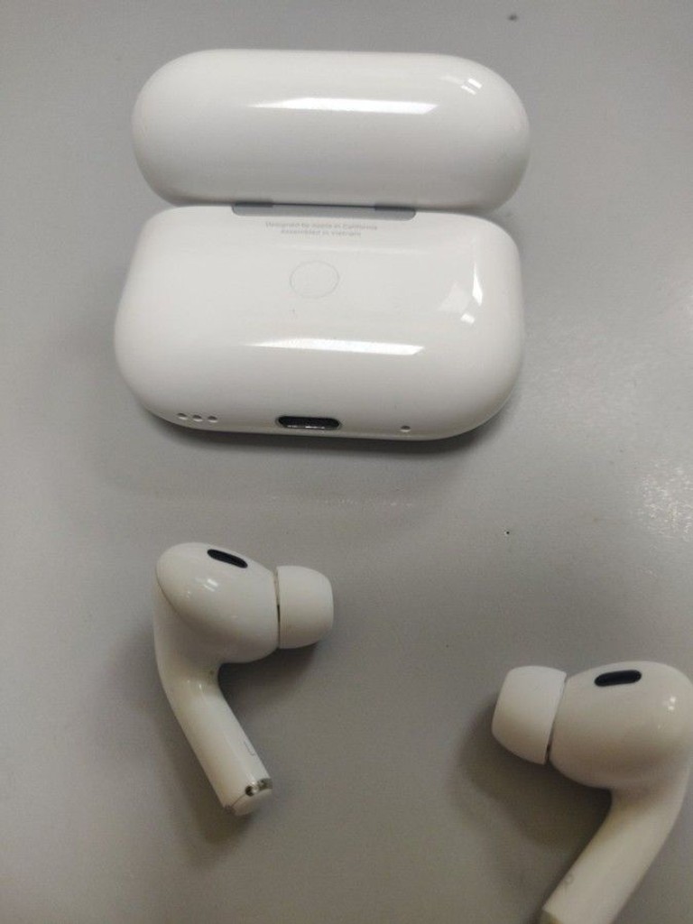 Купити Apple airpods pro 2nd generation with magsafe charging case usb-c Б/У